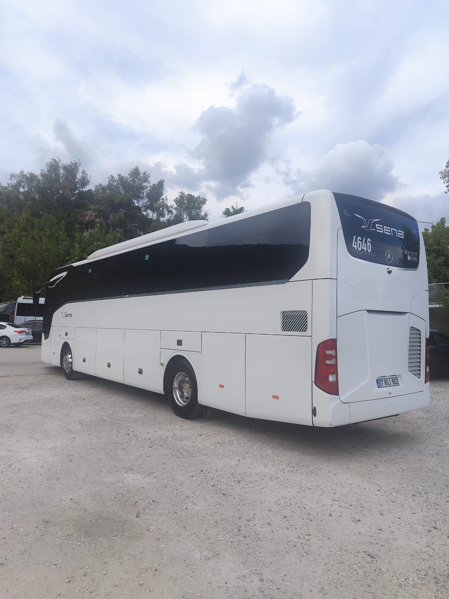 Bus - Fotoğraf 1